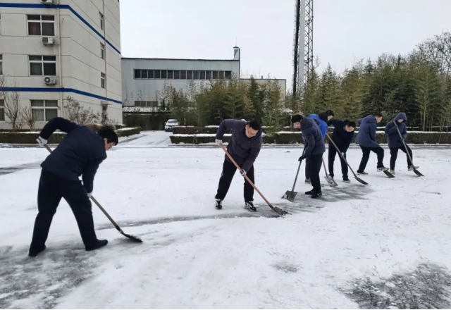 以雪為令迅速集結，清冰除雪確保暢通